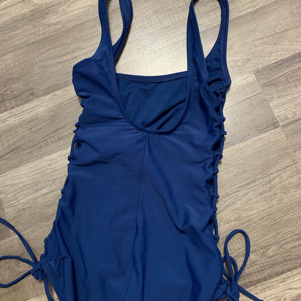 Swim suit - Picture 3 of 4